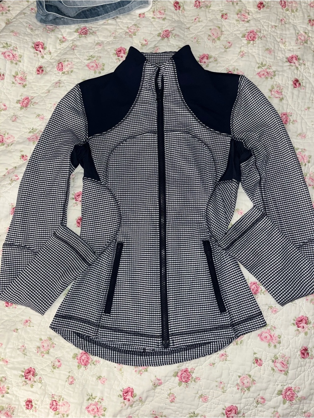 Women’s Lululemon Navy blue & White Rare Vintage Zip Front Define Jacket